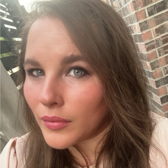 Meet Your Posher, Amy! - Picture 1 of 4